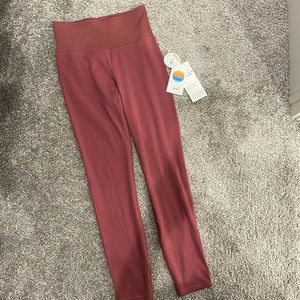 Vuori rib studio legging in color desert rose size small